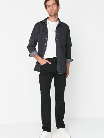 Trendyol Regular Jeans in Zwart