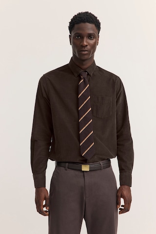 bugatti - Regular Fit Camisa em castanho: frente