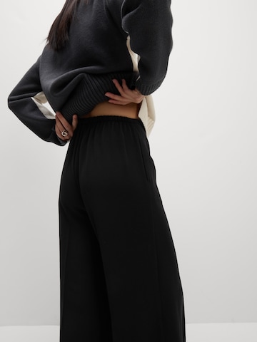 Wide leg Pantaloni di Marks & Spencer in nero