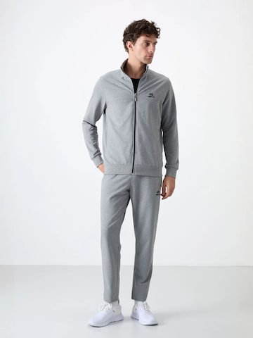 Survêtement Tommy Life en gris : devant