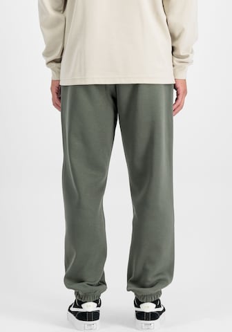 ALPHA INDUSTRIES Tapered Nadrág - zöld