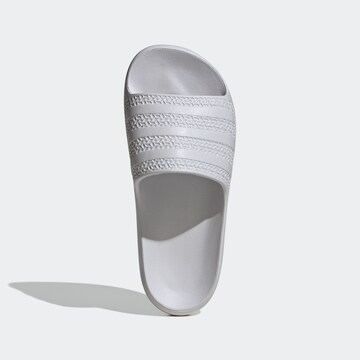 ADIDAS ORIGINALS Rantakengät 'Adilette Ayoon' värissä harmaa