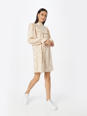 Robe Dorothy Perkins en beige : devant