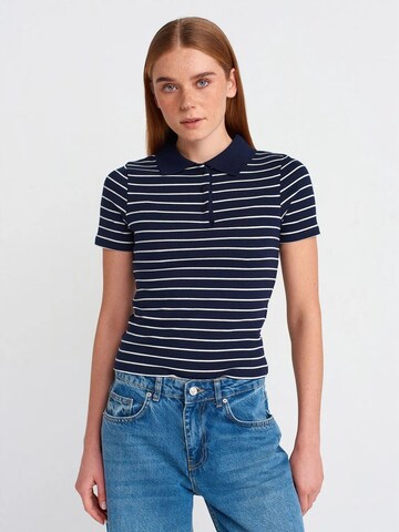 Dilvin - Camisa em azul: frente