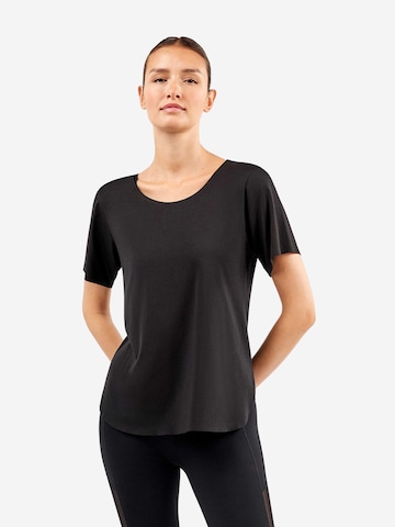 Gisela Τοπ ' ' σε μαύρο: μπροστά