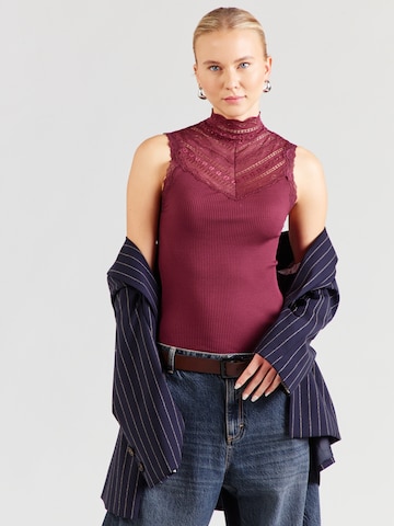 rosemunde - Top en rojo: frente