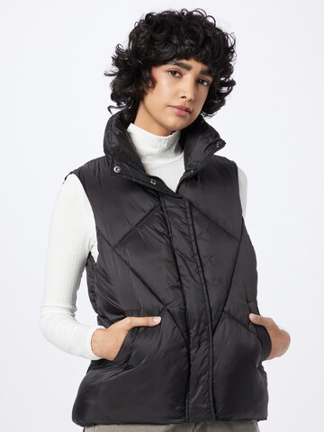 Gilet 'PALMA' di ONLY in nero: frontale