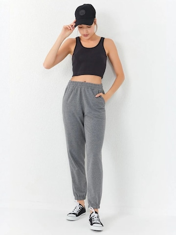Tommy Life Top 'Crop Top' in Black