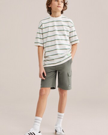 WE Fashion Regular Trousers in Green