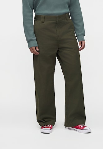 Carhartt WIP Wide leg Trousers 'Master' in Green: front