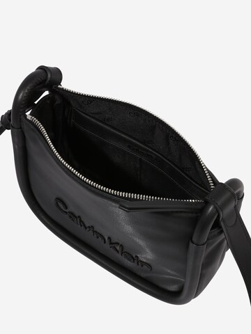 Calvin Klein - Mala de ombro em preto