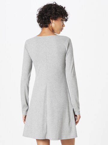 Robe 'Auguste' ABOUT YOU en gris