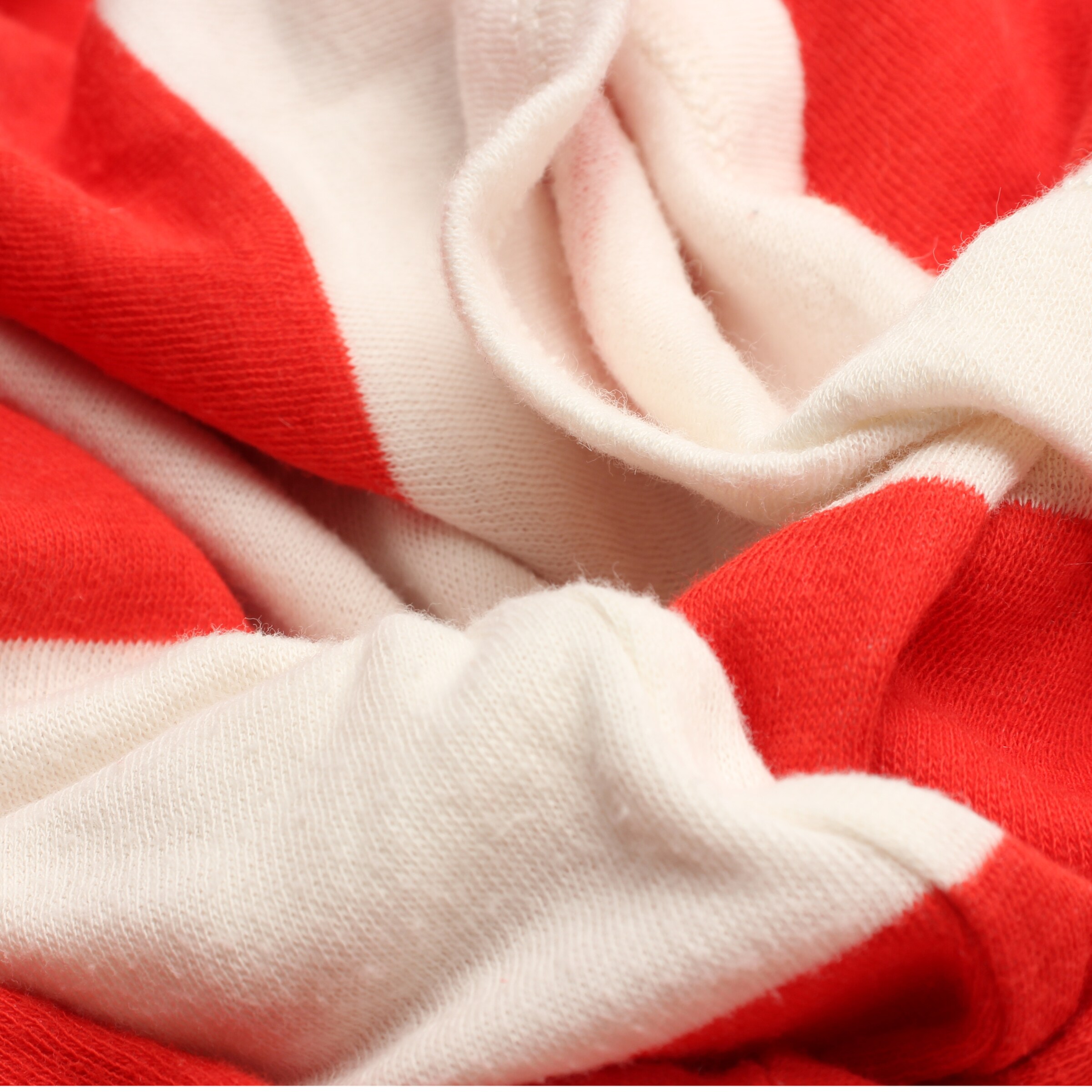 Juvia Button Up Shirt in XL in Red