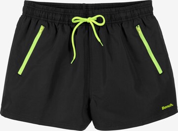 BENCH Badeshorts in Schwarz: predná strana