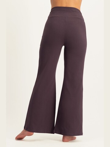 Urban Goddess Yoga & Activewear Wide leg Workout Pants 'Maeve' in Purple
