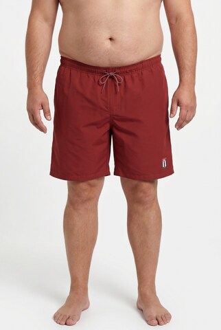 Men Plus Badeshorts in Rot: Vorderseite