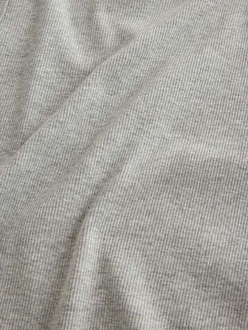 Next Топ в сиво