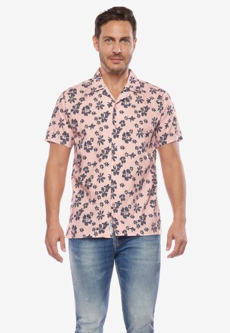 Le Temps Des Cerises Regular fit Button Up Shirt in Pink: front