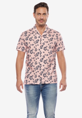 Le Temps Des Cerises Regular fit Button Up Shirt in Pink: front