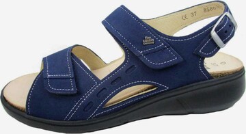 Finn Comfort Sandale in Blau