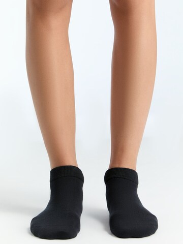 Albero Natur Ankle Socks in Black: front