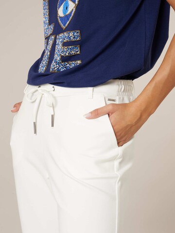 Regular Pantalon 'VANIDA' Deeluxe en blanc