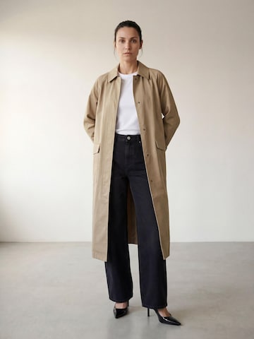 ARMIE Summer coat 'The Tina Trenchcoat' in Beige: front