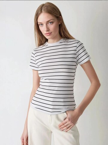 Hiccup - Camisa em branco: frente