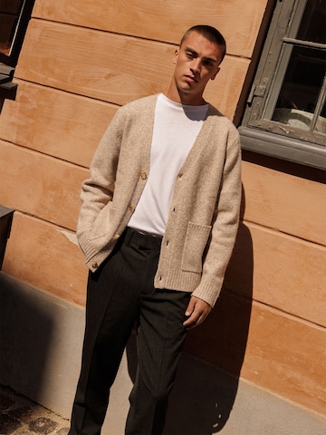 DAN FOX APPAREL Πλεκτή ζακέτα 'Maxim' σε λευκό