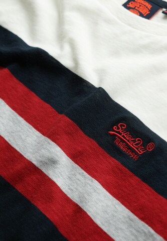 T-Shirt 'Essentials' Superdry en blanc