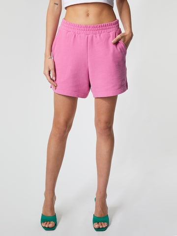 Young Poets Society Shorts 'Cleo' in Pink: front