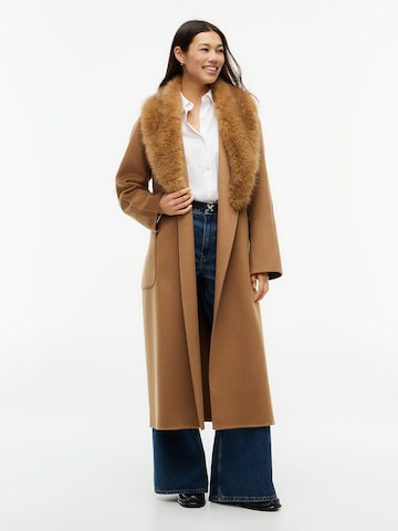 TOMMY HILFIGER Tussenmantel in Bruin: voorkant
