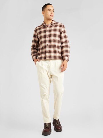 Pepe Jeans - Ajuste regular Camisa 'CHAENDLER' en marrón