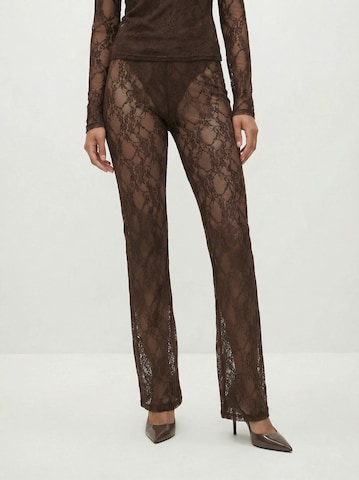 Hoermanseder Regular Trousers in Brown: front