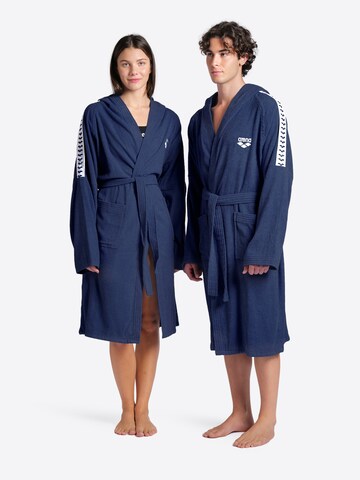 Accappatoio sportivo 'TEAM STRIPE' di ARENA in blu: frontale