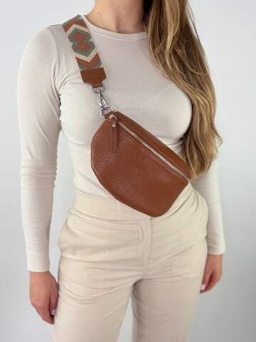 lePelou Fanny Pack 'JUNA medium' in Brown