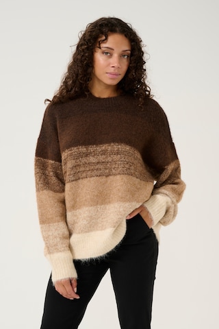 CULTURE Pullover i brun: forside