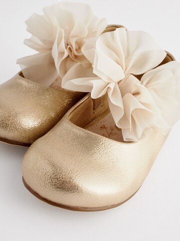 Next - Bailarina en oro