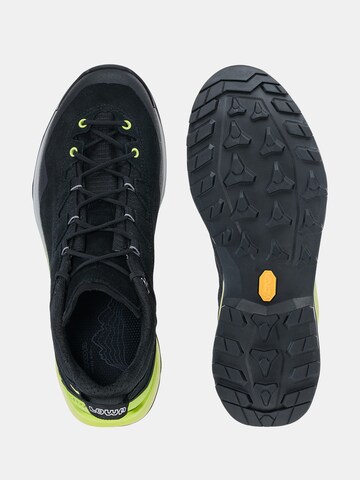 LOWA Flats in Black
