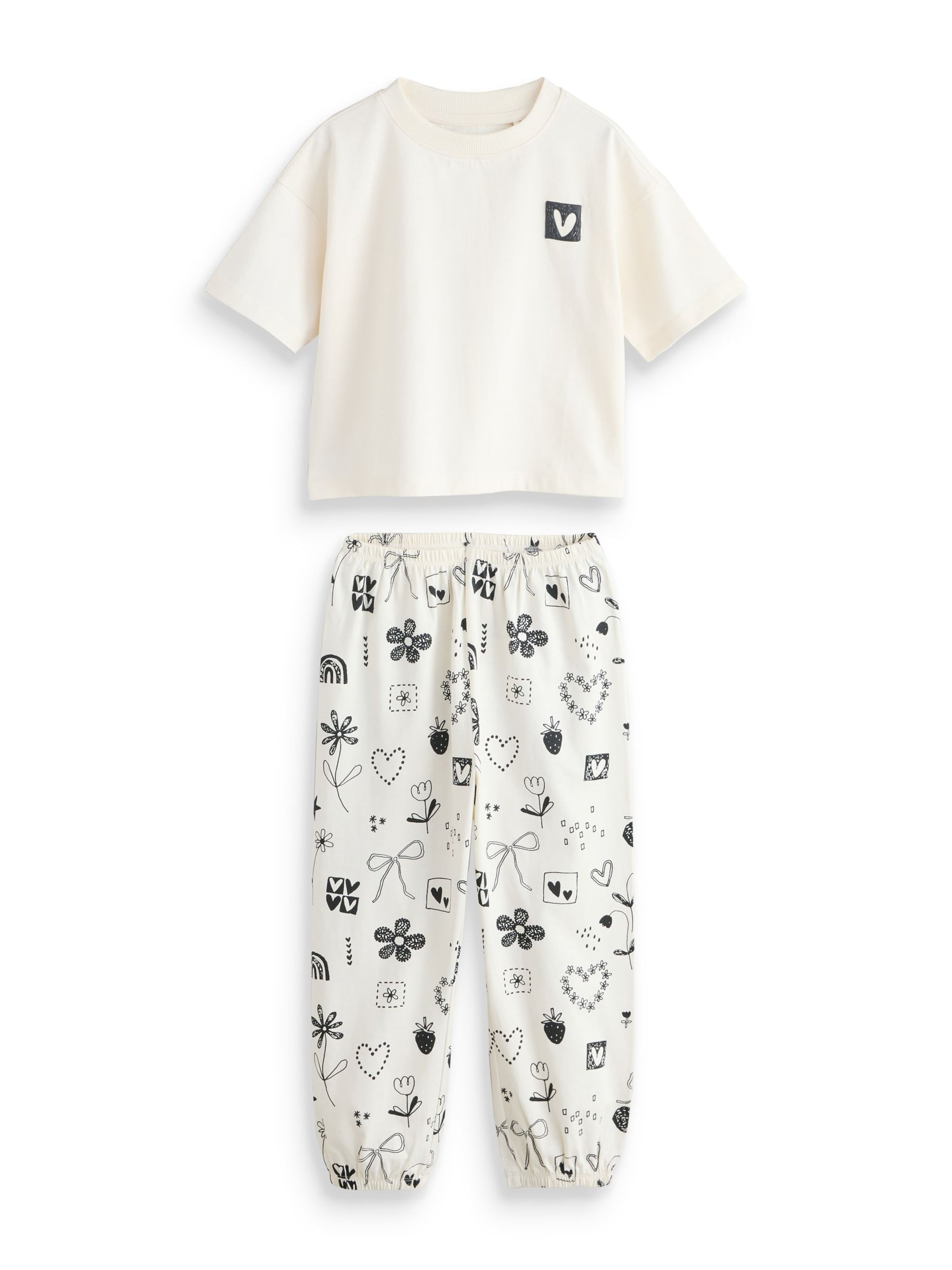 Next Yöpuku värissä musta