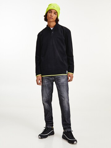 Tommy Jeans Shirt 'Mock' in Zwart: voorkant