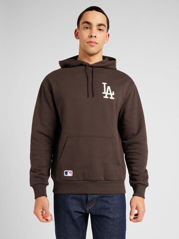 NEW ERA - Sweatshirt 'LEAGUE ESSENTIALS' em castanho: frente