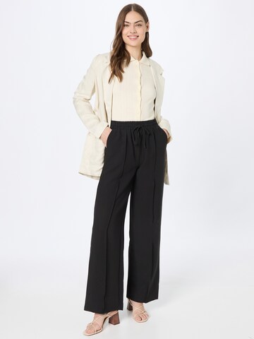 Warehouse Wide leg Pleat-front trousers in Black