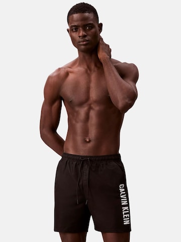 Shorts de bain 'CALVIN KLEIN MEDIUM DRAWSTRING Costumi da bagno' Calvin Klein en noir
