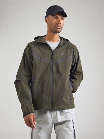 Giacca di mezza stagione 'Tech' di Nike Sportswear in verde: frontale