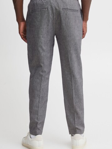 Regular Pantalon 'Pilou' Casual Friday en gris