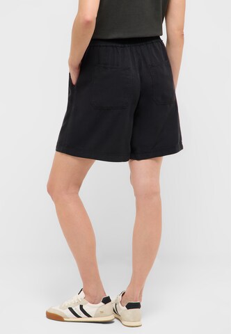 MUSTANG Loosefit Shorts 'Charlottesville' in Schwarz
