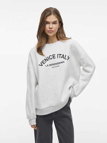 VILA Sweatshirt in Grey: front