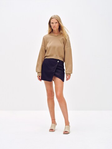 ABOUT YOU x Toni Garrn Pullover 'Carmen' in Grau