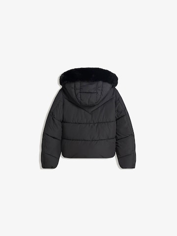 Bershka Talvitakki värissä musta